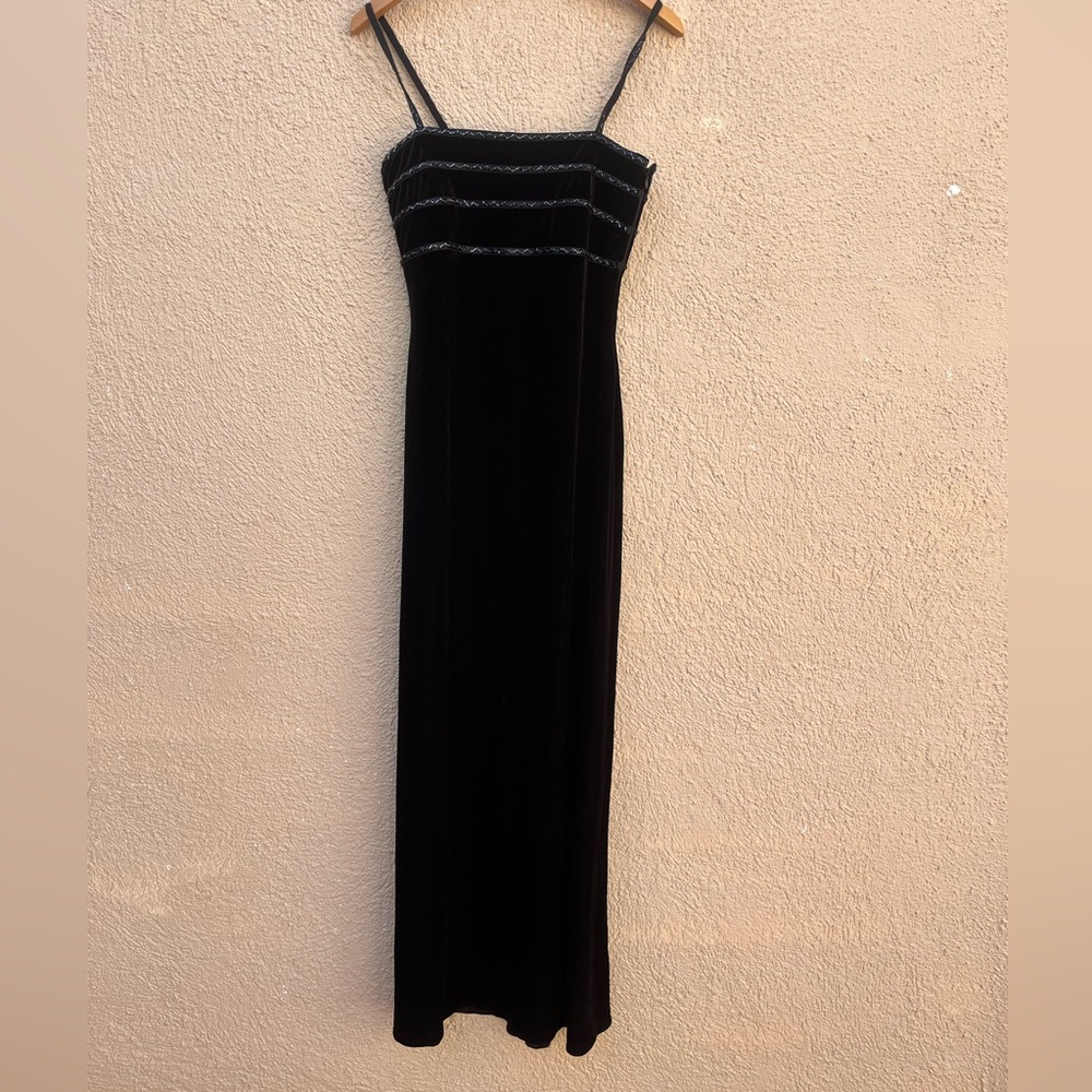Reggio vintage black velvet evening formal dress with open back